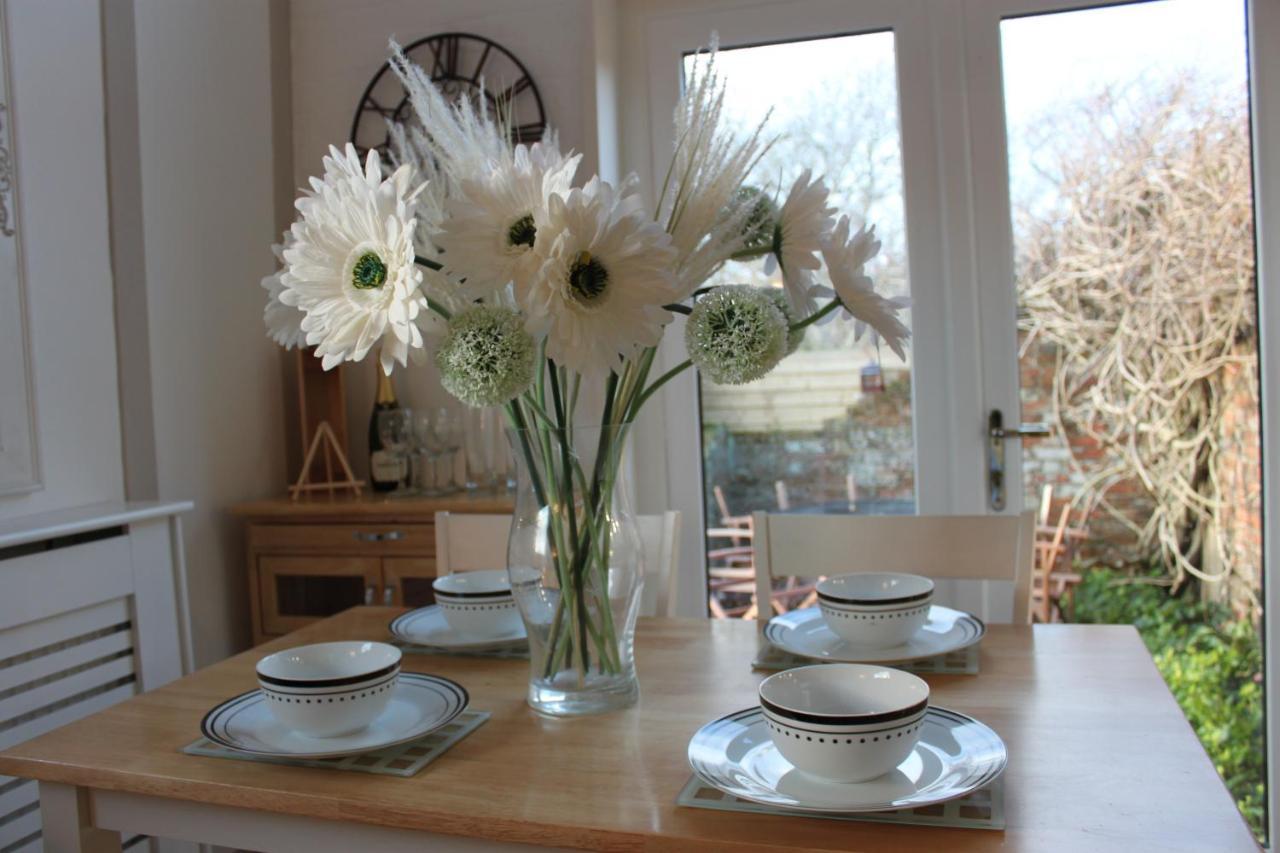 Beautiful Barn Conversion, 3 Bed, Hot Tub, Sauna, Gym, Enclosed Garden Ryde  Bagian luar foto