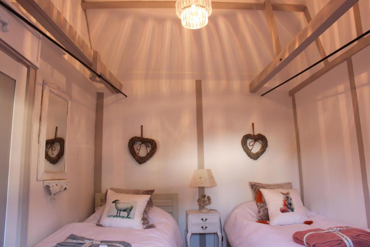 Beautiful Barn Conversion, 3 Bed, Hot Tub, Sauna, Gym, Enclosed Garden Ryde  Bagian luar foto